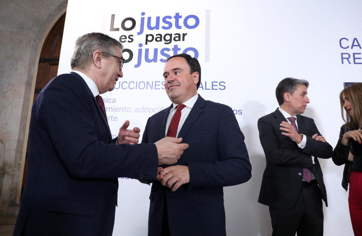 Pérez Llorca, con el conseller José Antonio Rovira.