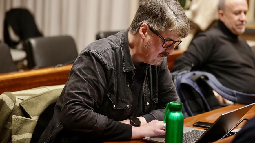 IU reclama un cambio de gestión en los contratos del Niemeyer