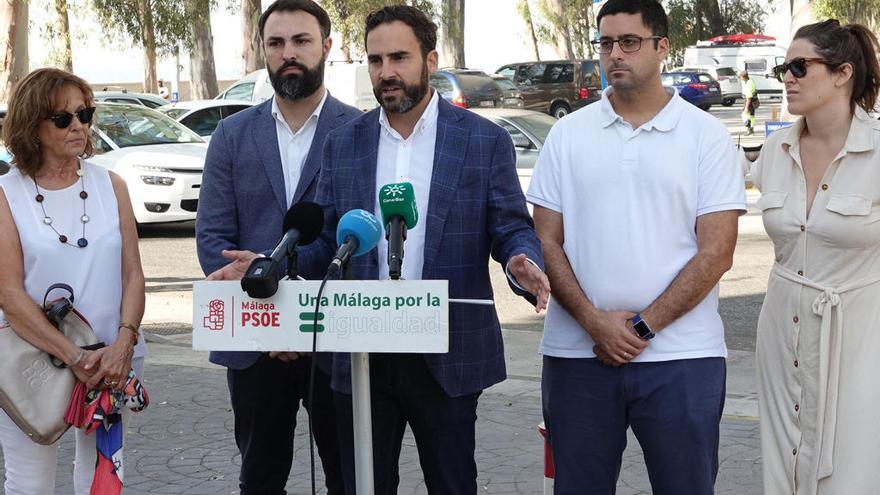 Daniel Pérez ha ofrecido la rueda de prensa en el aparcamiento de los Baños del Carmen.