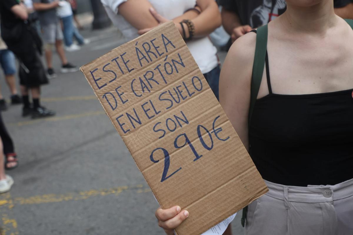 Una de las pancartas exhibidas durante la concentración.