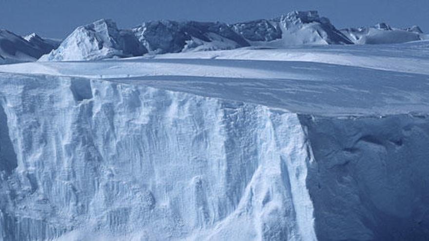 Un iceberg de l&#039;Antàrtida, a punt de desprendre&#039;s