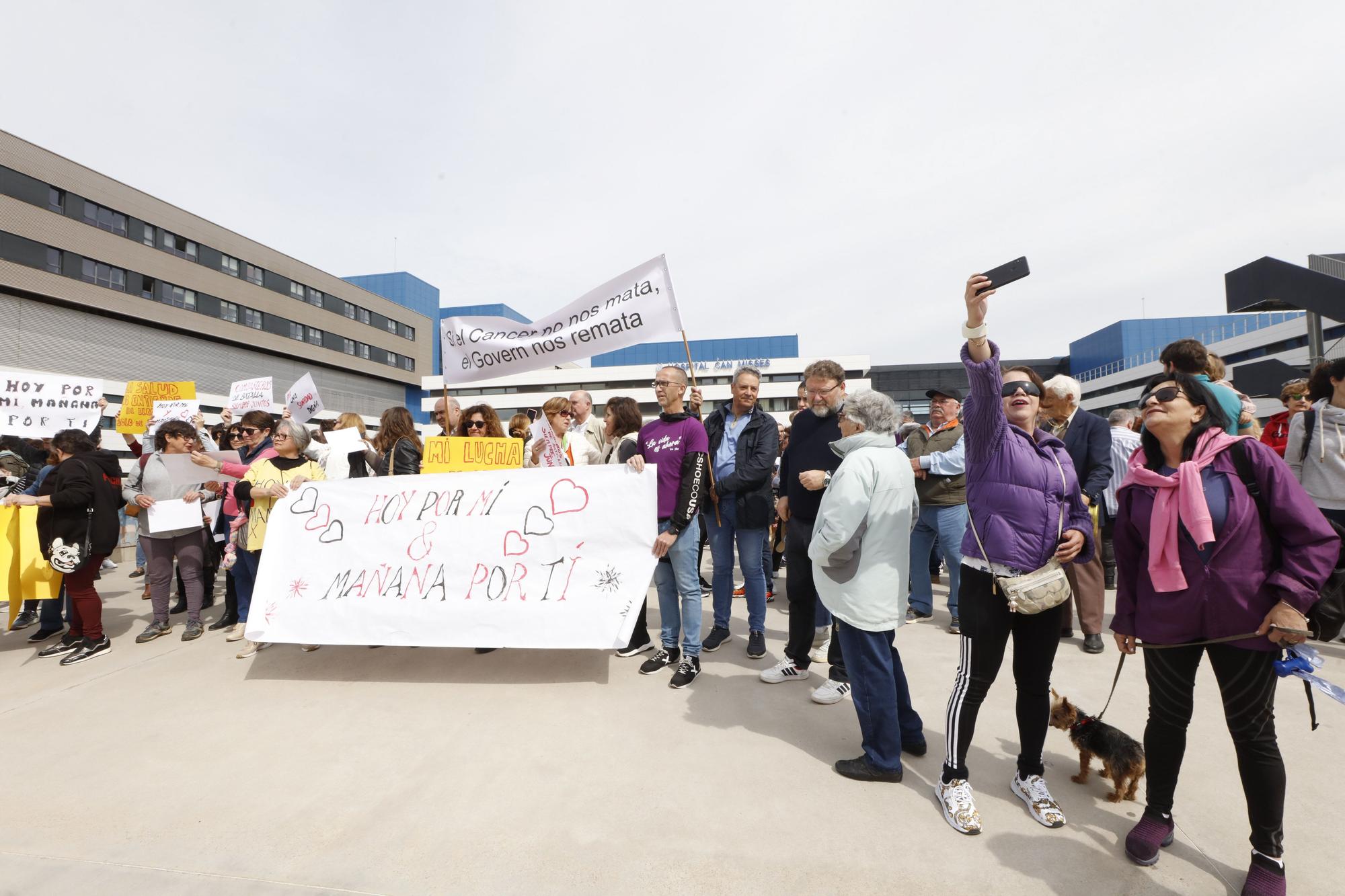 Nueva protesta de los pacientes oncológicos en Ibiza por la falta de médicos: "No vamos a parar"
