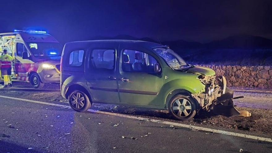 Tres heridos, dos de ellos menores, en una colisión de dos coches en Lanzarote