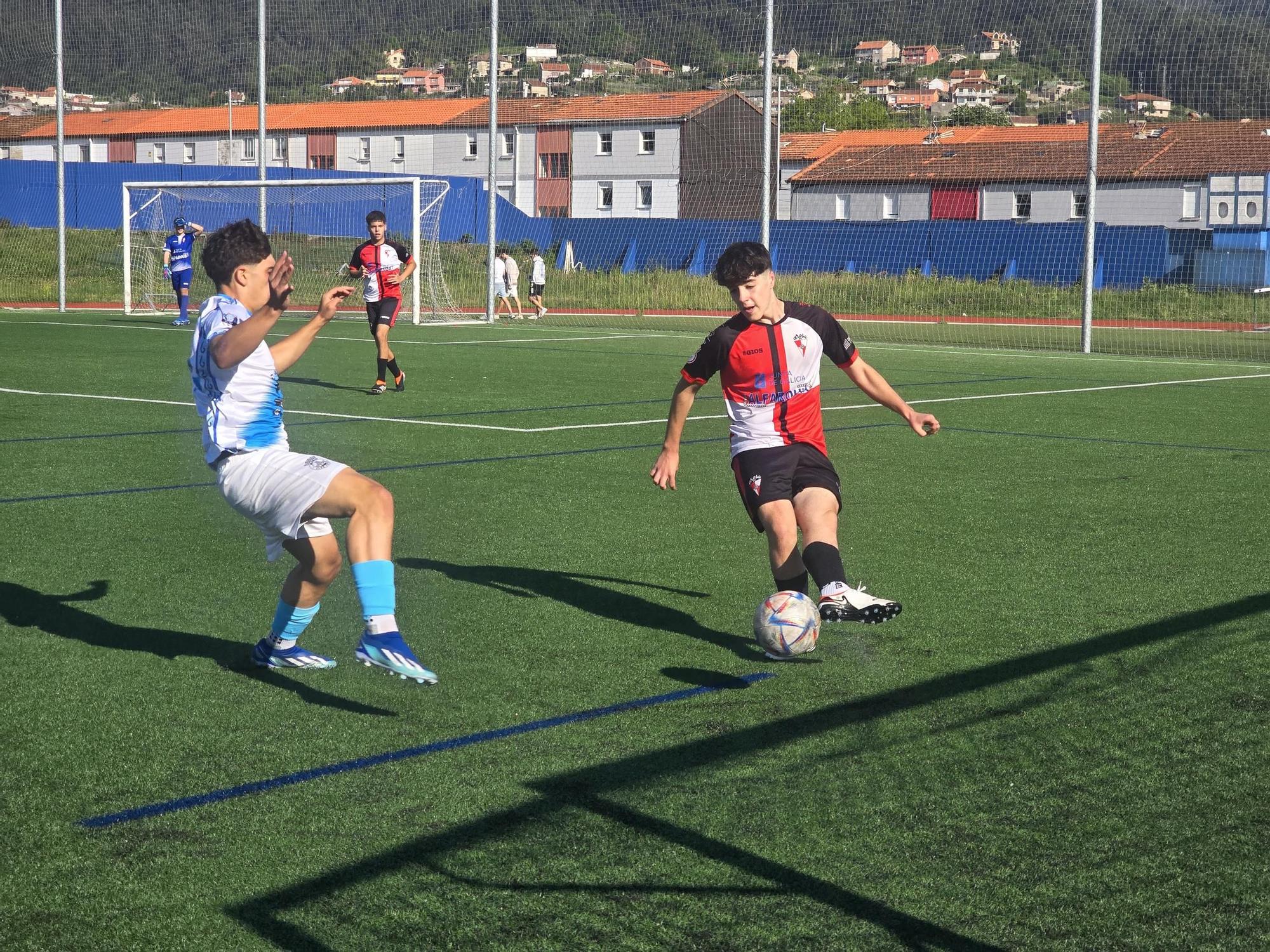 El Juvenil B del Arosa se proclama campeón de la Liga Gallega y logra así el ascenso directo a Liga Nacional tras vencer al Marín (0-3).