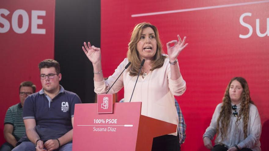 Susana Díaz carga contra el 'tramabús'