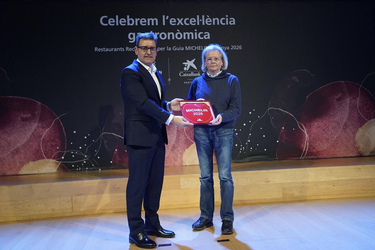 Les imatges de l'entrega de plaques als restaurants recomanats a la Guia Michelin