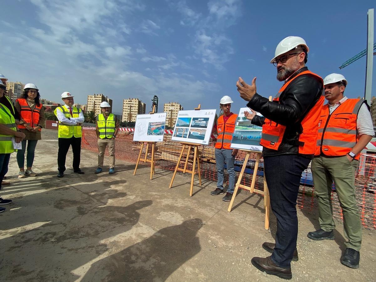 Imagen de la visita a las obras del nuevo polideportivo de Jinámar, que tuvo lugar este miércoles en Las Palmas de Gran Canaria.