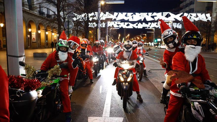 En imágenes | Cientos de Papá Noel recorren Zaragoza en moto