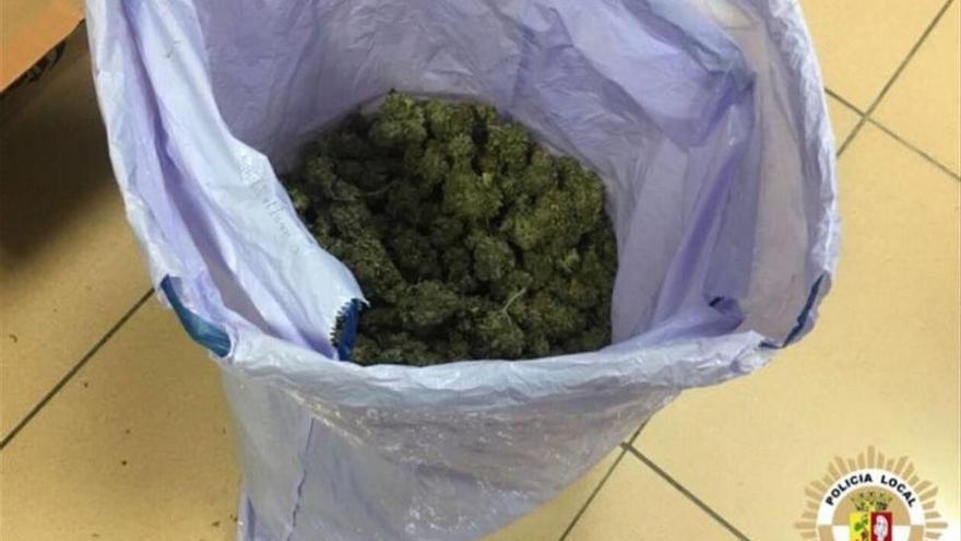 Persecución a un hombre con una caja llena de marihuana en Vinaròs