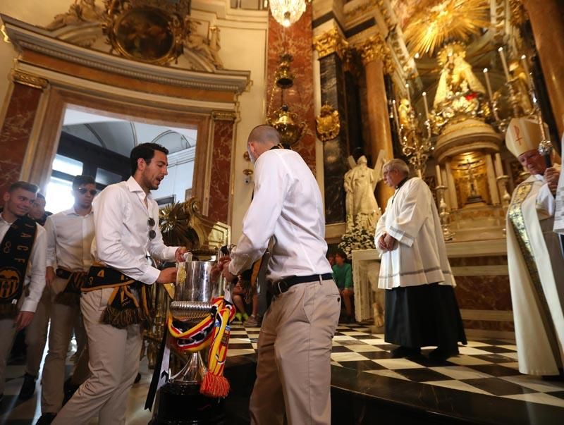 Así han sido las celebraciones del Valencia CF en la Basílica, Generalitat y ayuntamiento