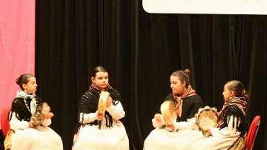 Lagharteiras de Mos triunfan en el I Concurso de Canto y Percusión Tradicional Traspés