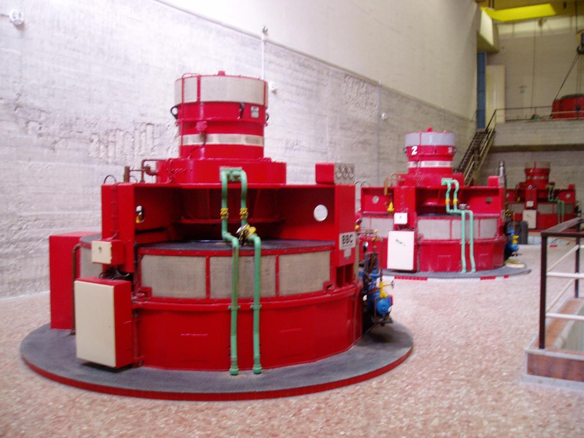 Sistemas de bombeo que redistribuyen los recursos hídricos procedentes del Trasvase Tajo-Segura desde el azud de Ojós