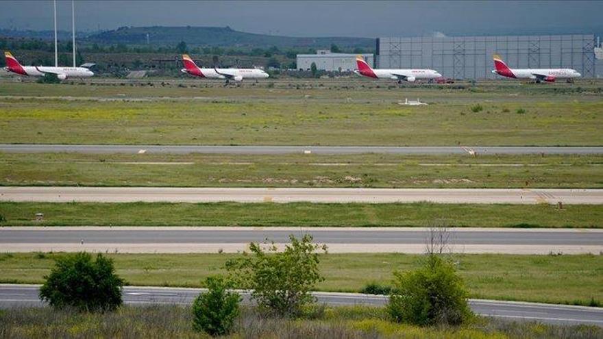 Los aeropuertos se transforman en párkings y talleres de aviones