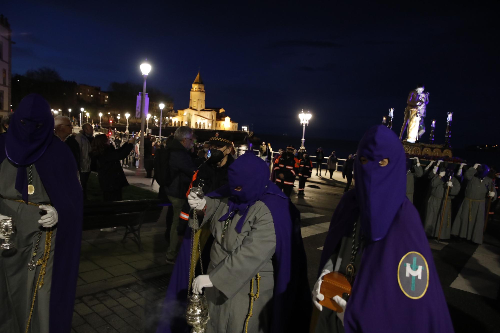 En imágenes: Procesión de Martes Santo en Gijón