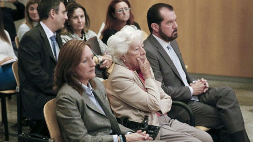 La familia de la Reina Letizia durante el juicio.