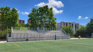 Las nuevas gradas de cemento de Can Buxeres, en LHospitalet.