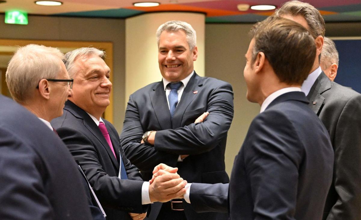 La UE acorda obrir negociacions  per a l’adhesió d’Ucraïna i Moldàvia