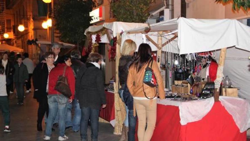 El Mercado de Navidad de  San Vicente registra más visitas tras el cambio de ubicación