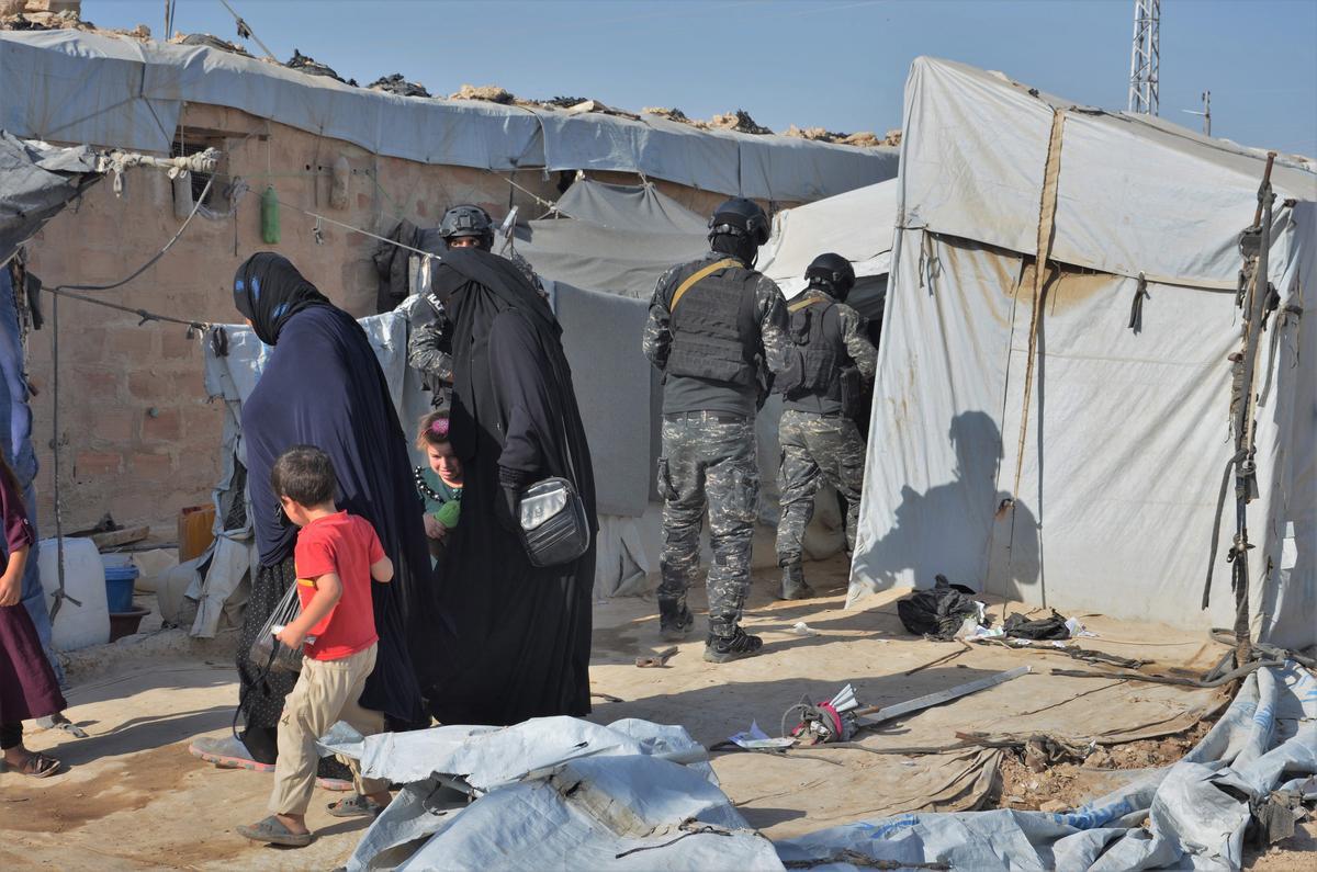 Repatriadas dos españolas esposas de yihadistas y sus 9 hijos desde Siria