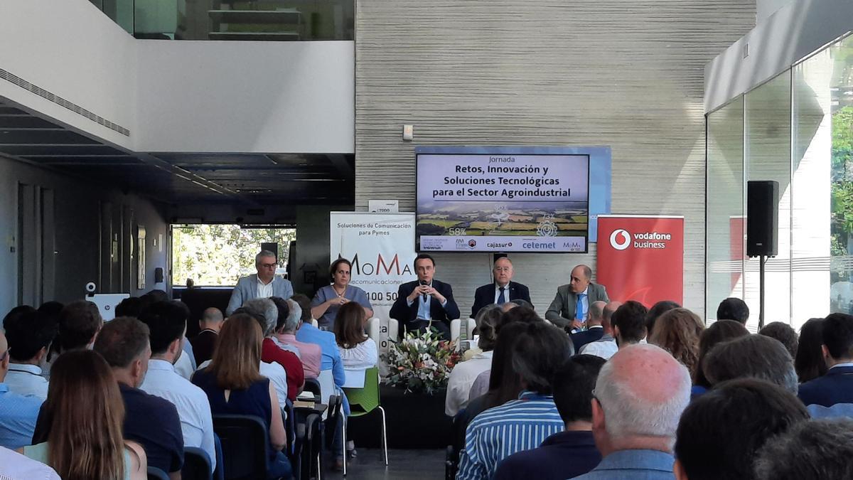 Un centenar de empresas analizan en Rabanales 21 los retos del sector agroindustrial.