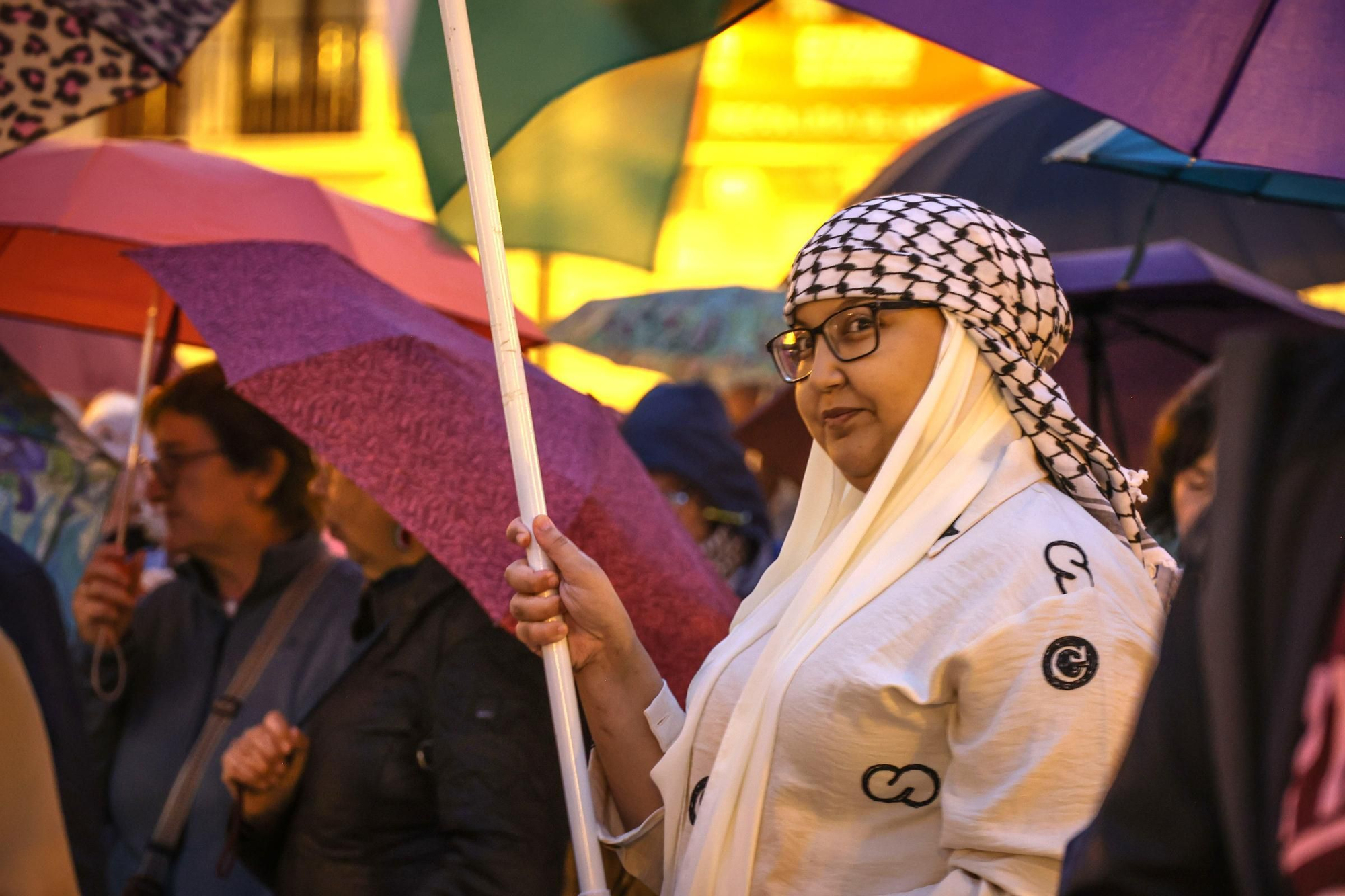 Alcoy se moviliza bajo la lluvia: concentración y marcha ciclista en apoyo al pueblo palestino