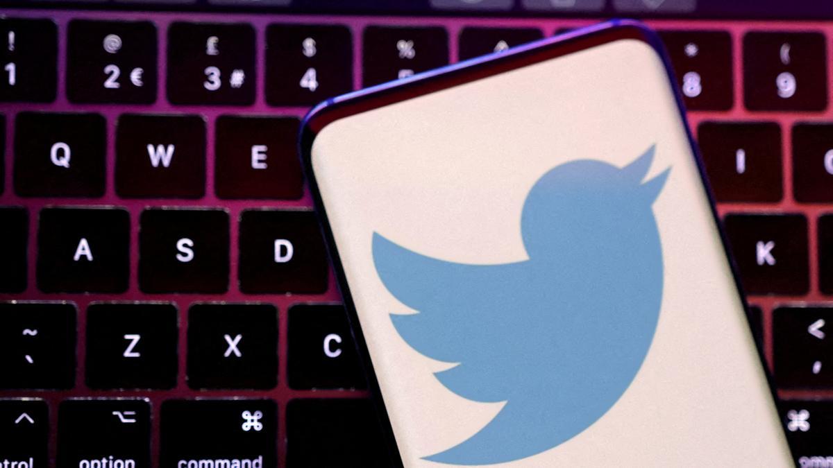 Twitter cierra sus oficinas en medio de un éxodo masivo de trabajadores.