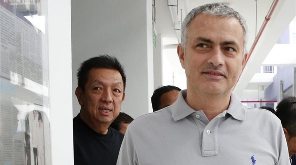 crmartinez32915869 former chelsea manager jose mourinho r arrives w160224130024 crmartinez32915869 former chelsea manager jose mourinho r arrives w160224130024