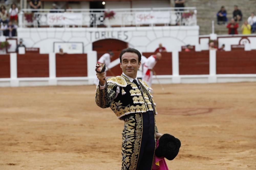 Perera pone el broche perfecto a la feria.