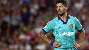 aguasch49982241 barcelona s uruguayan forward luis suarez stands on the pitc190921233647
