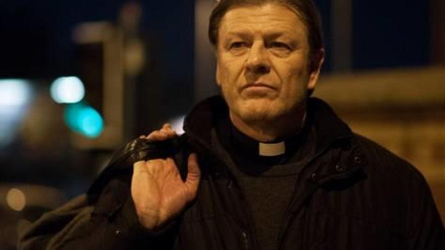 Sean Bean («Joc de trons») dona vida a un sacerdot de passat fosc.