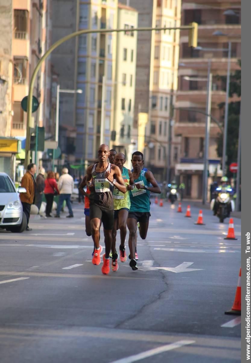 Atletas en el IX Marató BP de Castellón