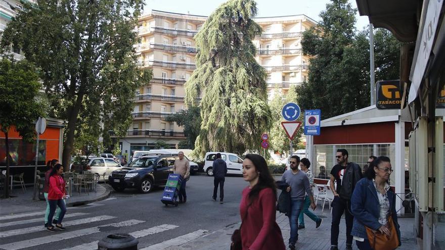 Detenido un joven en Costa Sol tras una pelea en la que vuelan sillas y mesas de un bar