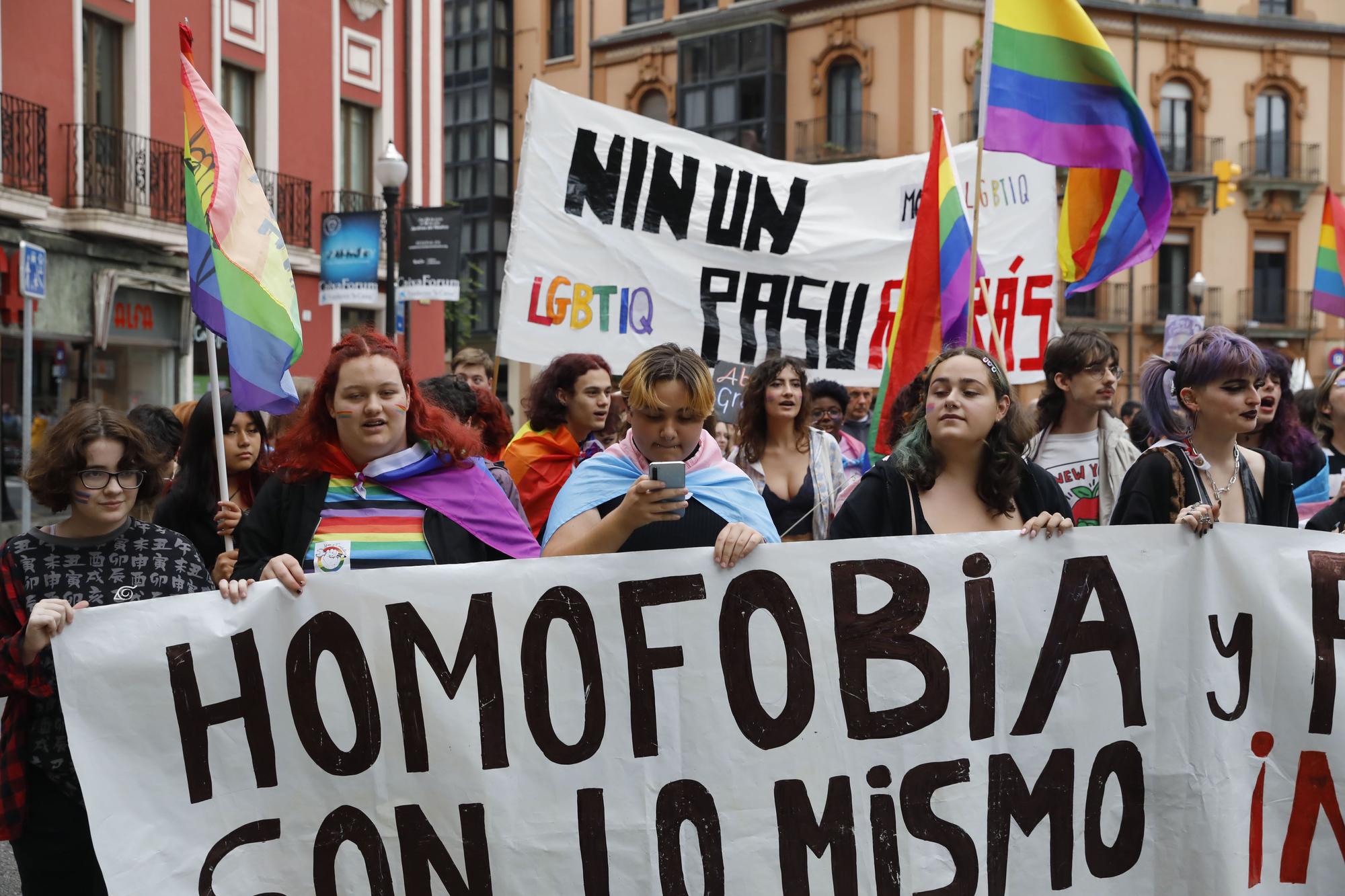 En imágenes: así fue la manifestación del orgullo LGTB en Gijón