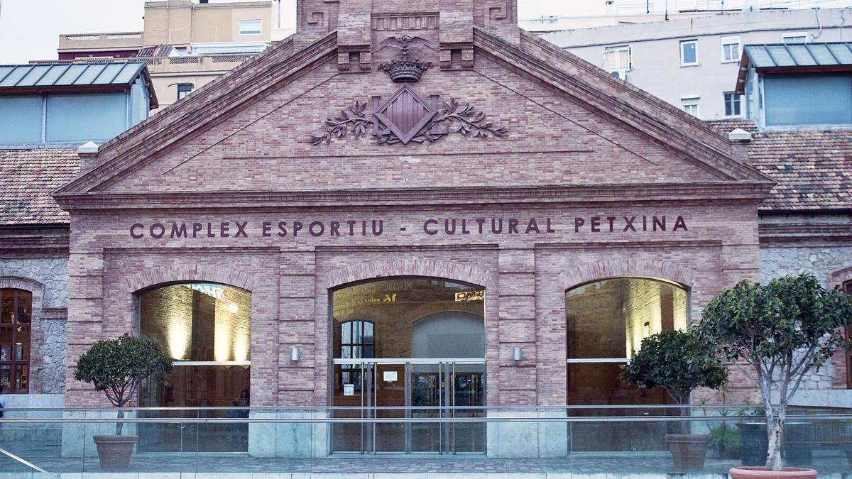 El Completo cultural y Deportivo la Petxina alberga la sede de la Fundación Deportiva Municipal de Valencia.