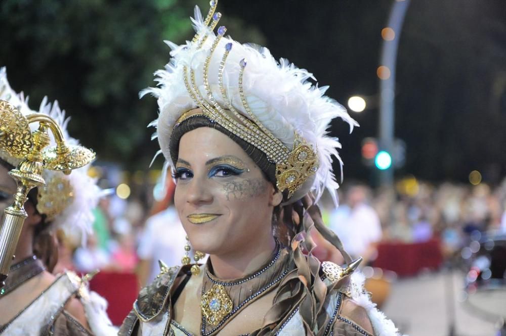 Desfile de Moros y Cristianos por las calles de Mu