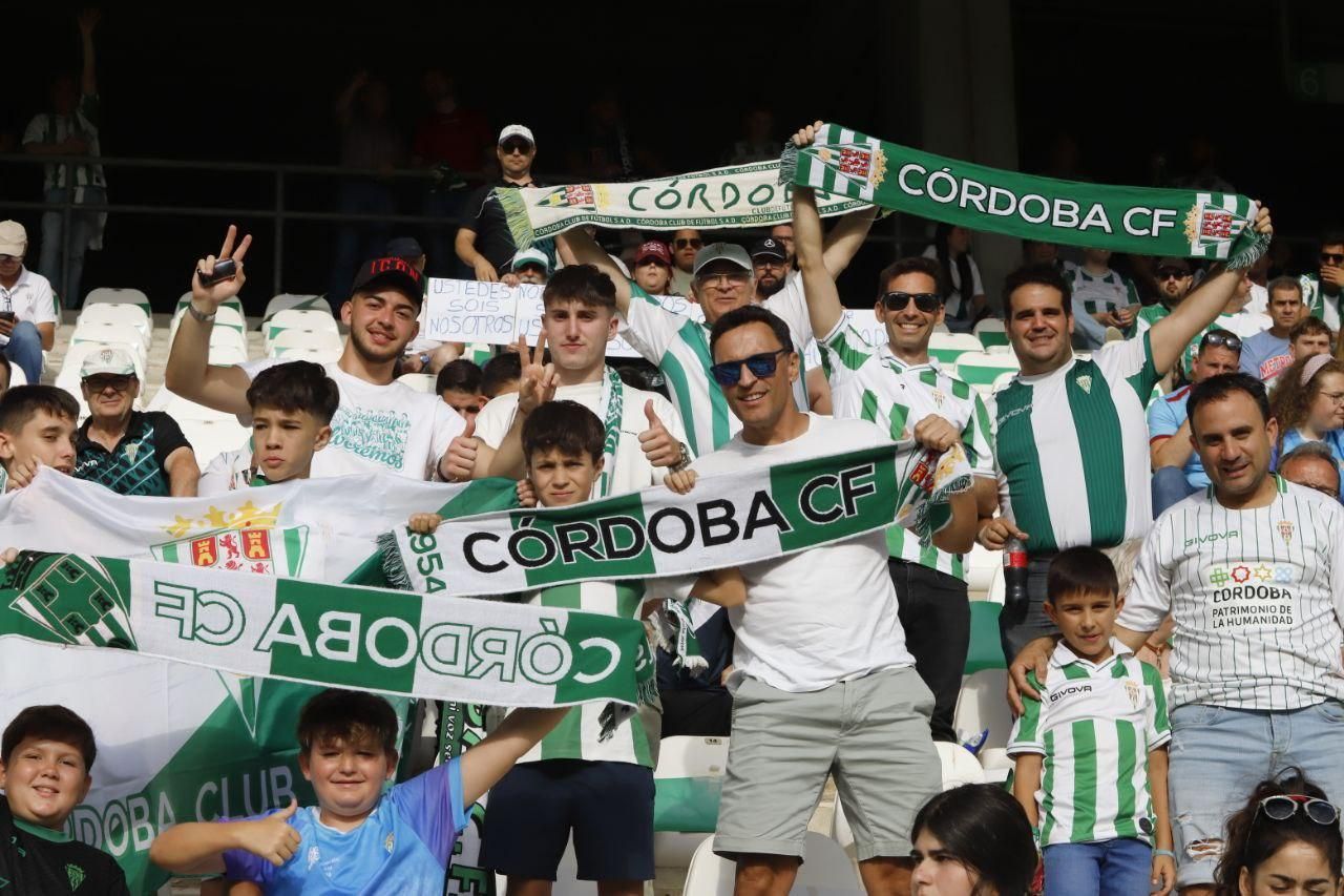 Córdoba CF-Ponferradina | Las imágenes de la afición blanquiverde en el play off de ascenso