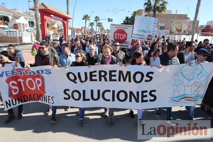 Los Alcázares se echa a la calle para exigir soluciones a las inundaciones