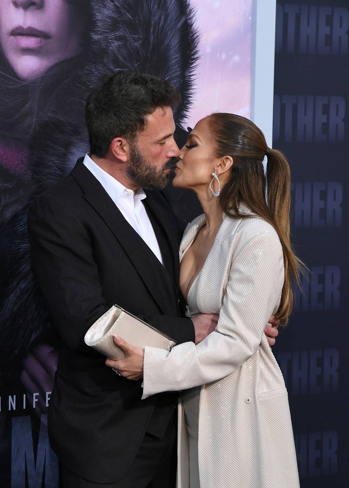 Ben Affleck y Jennifer Lopez presumen de amor en la alfombra roja