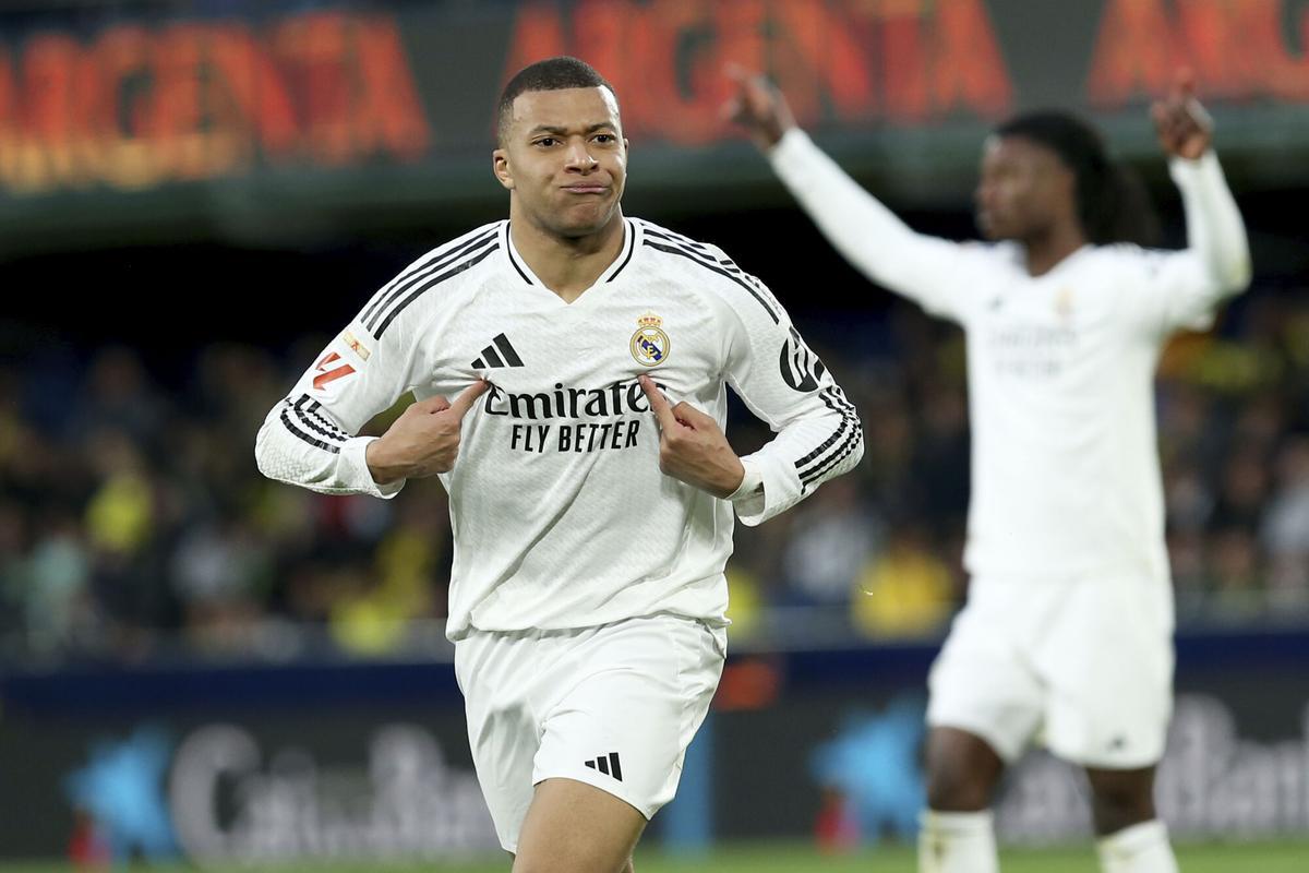 Kylian Mbappé celebra un gol en La Cerámica.