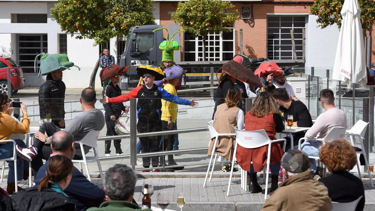 Actuación de una chirigota en Alcolea hace unos años, en una imagen de archivo.