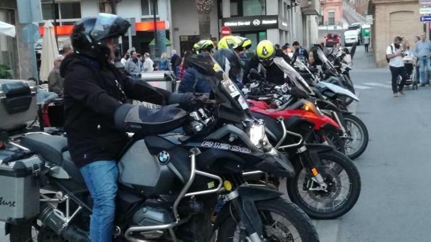 Mil motos BMW llegadas desde Asturias toman Cullera