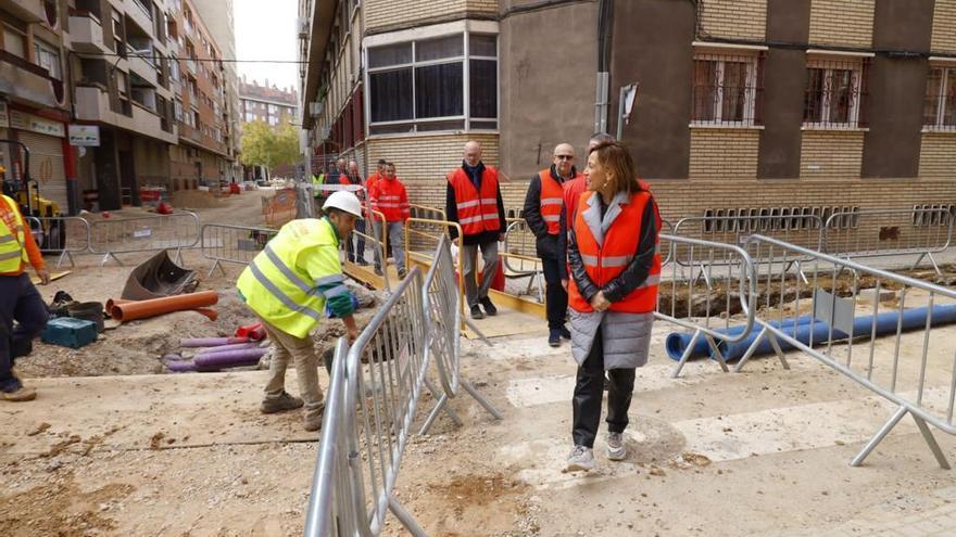 Avanzan las obras de la calle Belchite para convertirse en una vía de prioridad peatonal