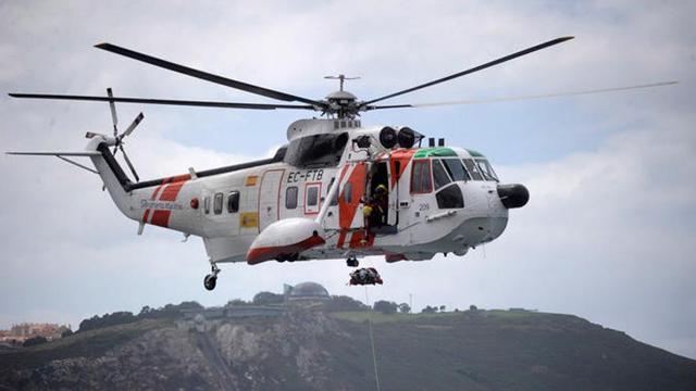El 'Helimer 209', en un rescate en A Coruña.