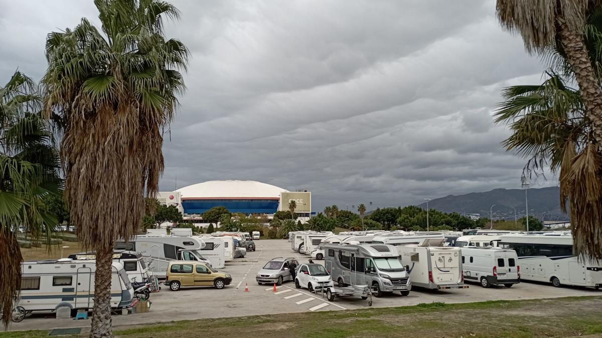 Zona de aparcamientos, frecuentada por autocaravanas, junto al Palacio de los Deportes Martín Carpena