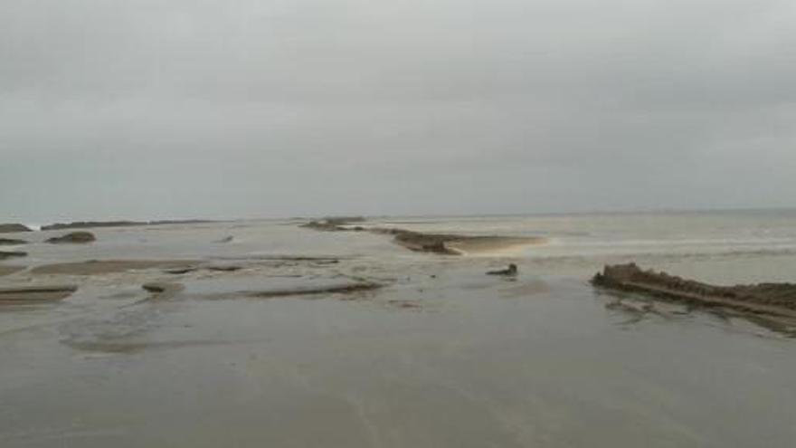 Pla general de l&#039;estat en què es troba la barra del Trabucador, al Delta de l&#039;Ebre, després del pas del temporal Filomena