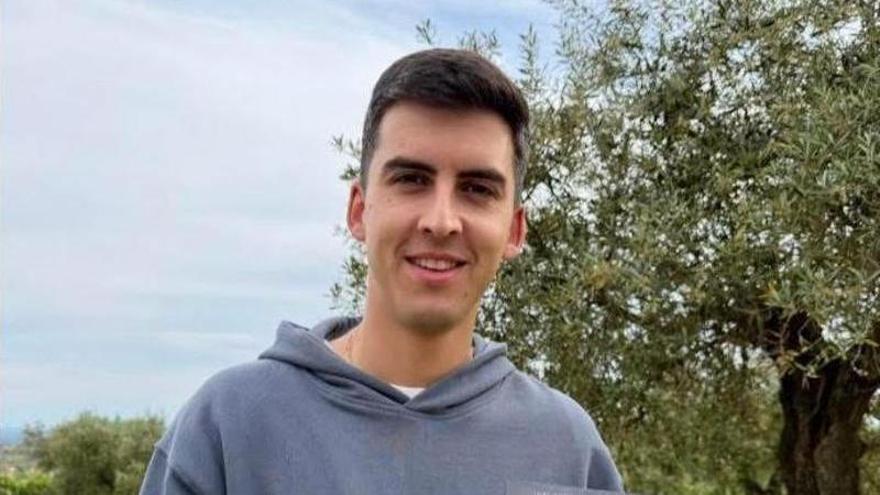 Jose Antonio García Masero presenta su primera novela 'Volveré' en Oliva de la Frontera