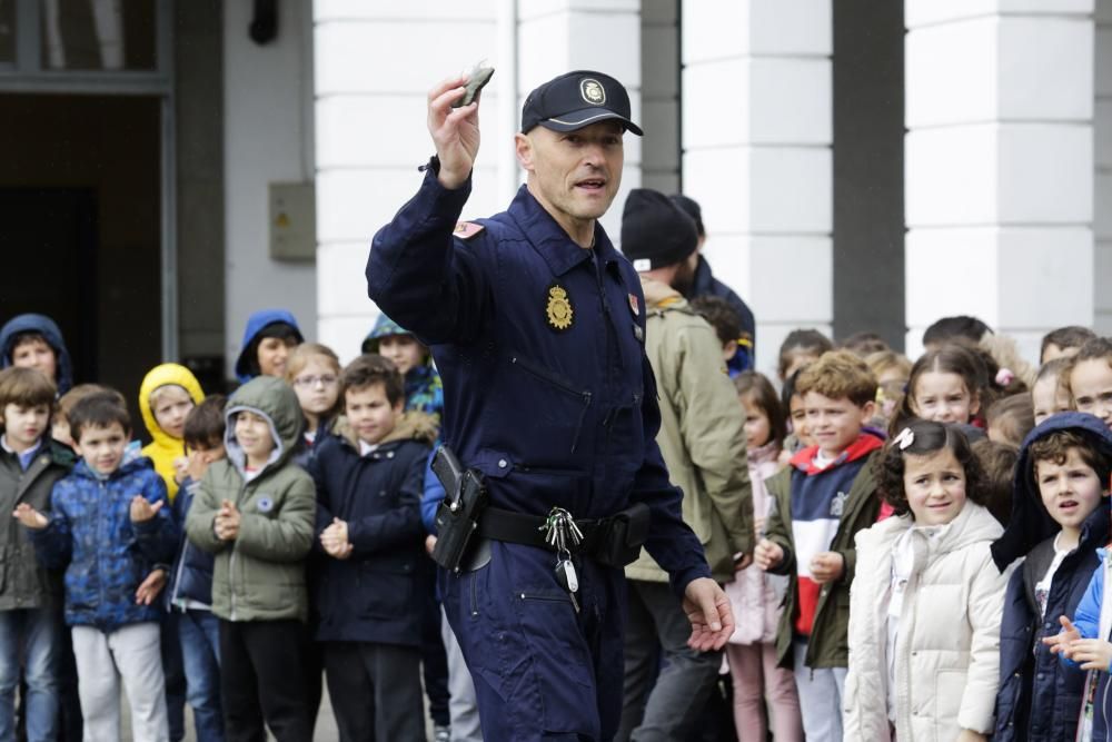 Exhibición policial para escolares.