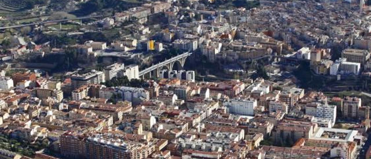 Vista de los edificios que configuran el ensanche y el centro de Alcoy.