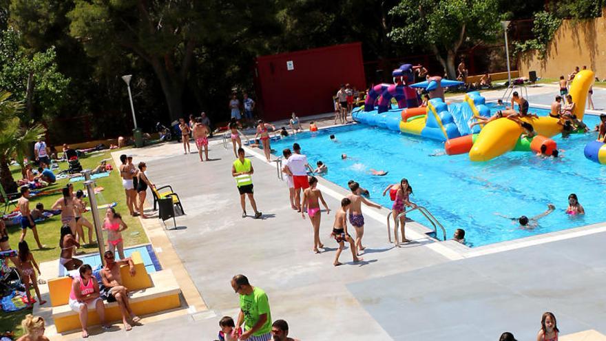 ¿Cuáles son las medidas de seguridad en piscinas y parques acuáticos?