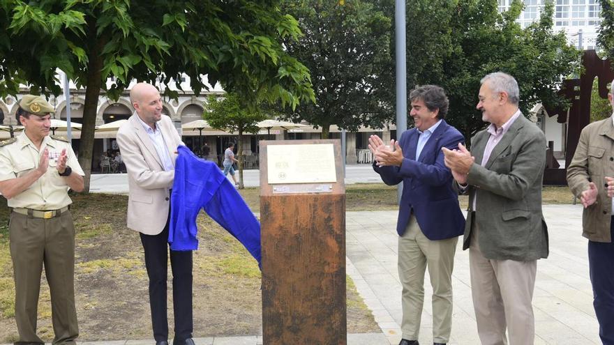 Inauguran un monolito por los 501 años de la expedición a las Molucas que partió de A Coruña